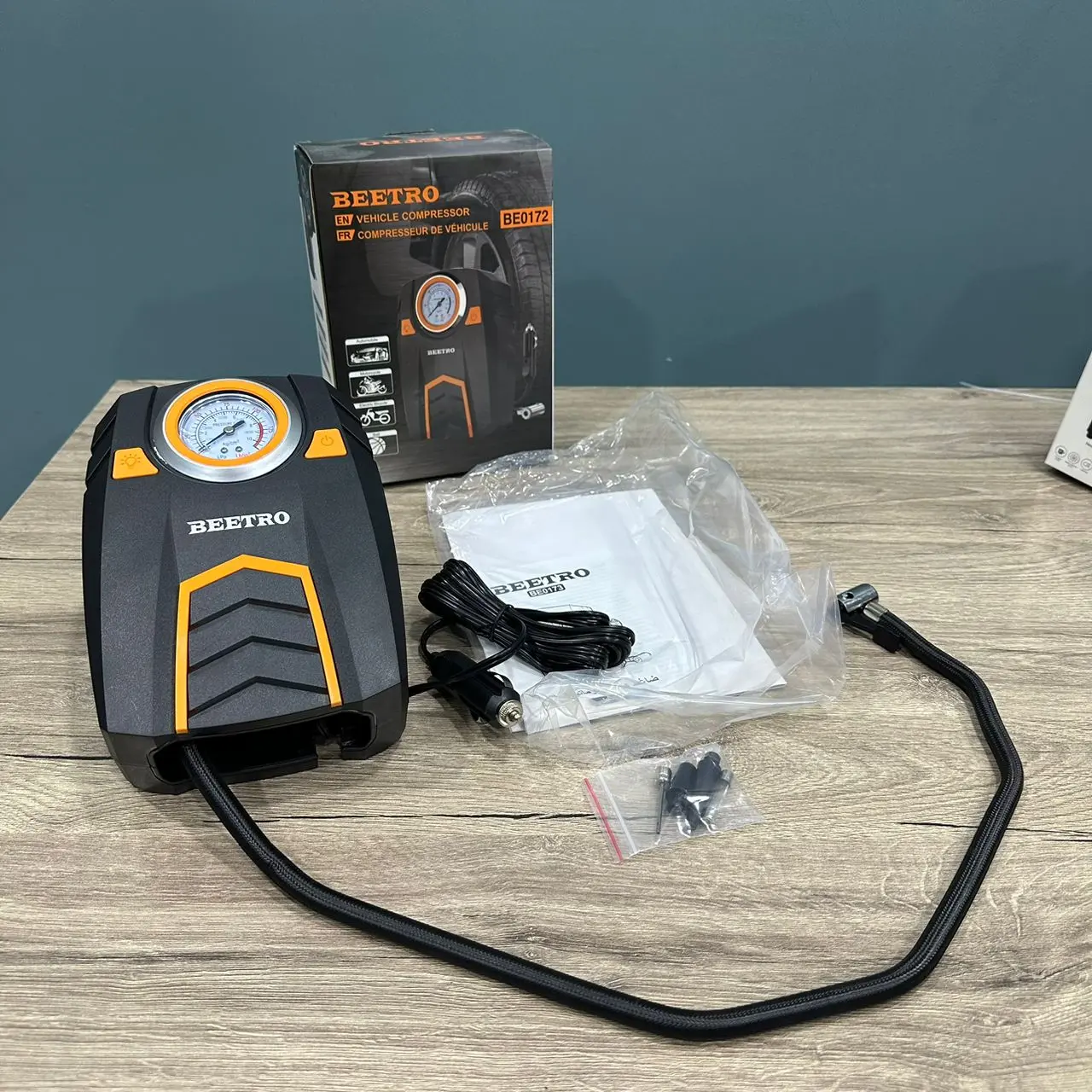 MINI COMPRESSEUR DE VOITURE BEETRO BE0172 DC 12V 20L par MIN